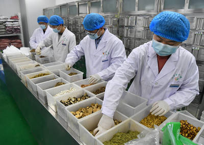 中西醫(yī)結(jié)合在2022年新冠肺炎疫情防控中再顯身手，藥品生產(chǎn)保供穩(wěn)步推進(jìn)